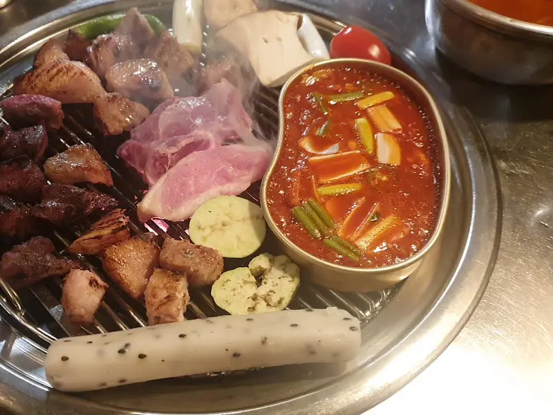 연탄불에 구워지는 부속고기