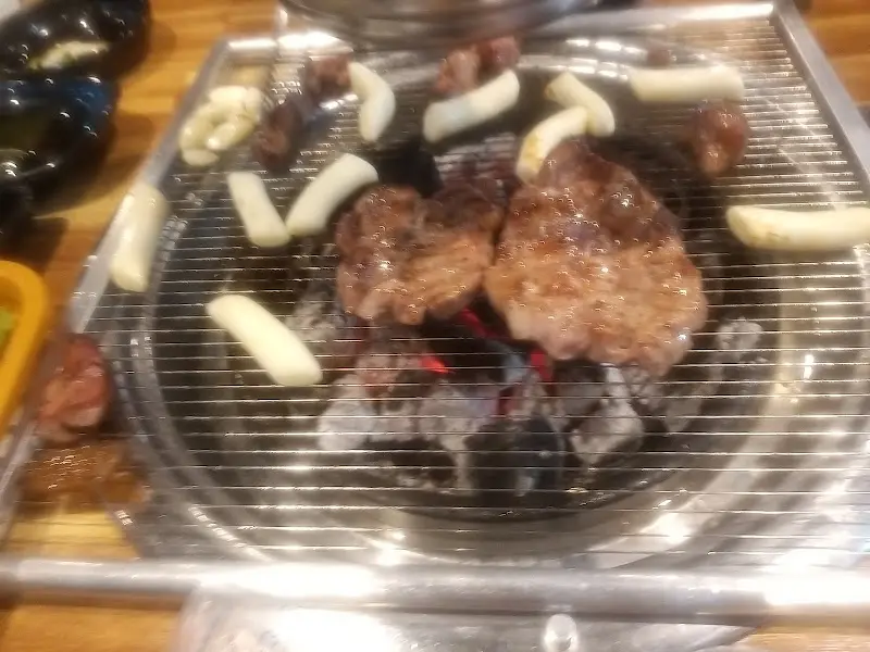 맛있게 구워진 삼겹살