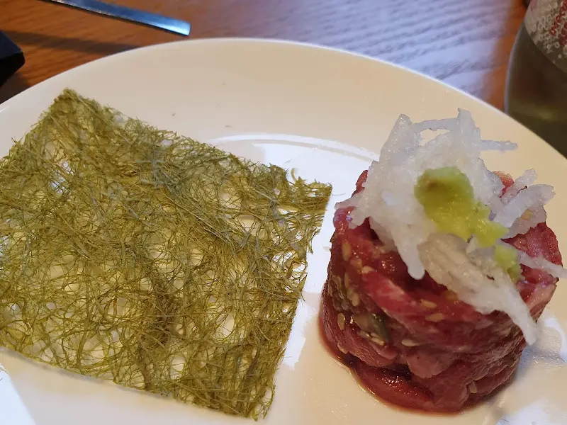 육회와 감태의 조화