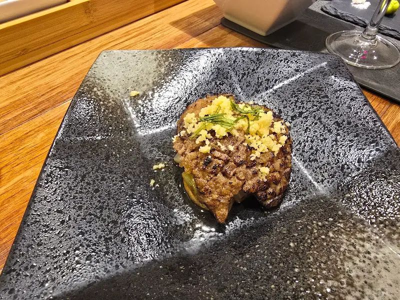 섬세한 손길이 느껴지는 한 점