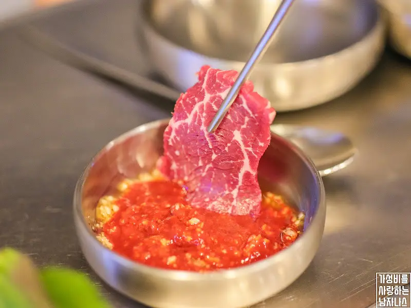 소금에 살짝 찍어 한 입!