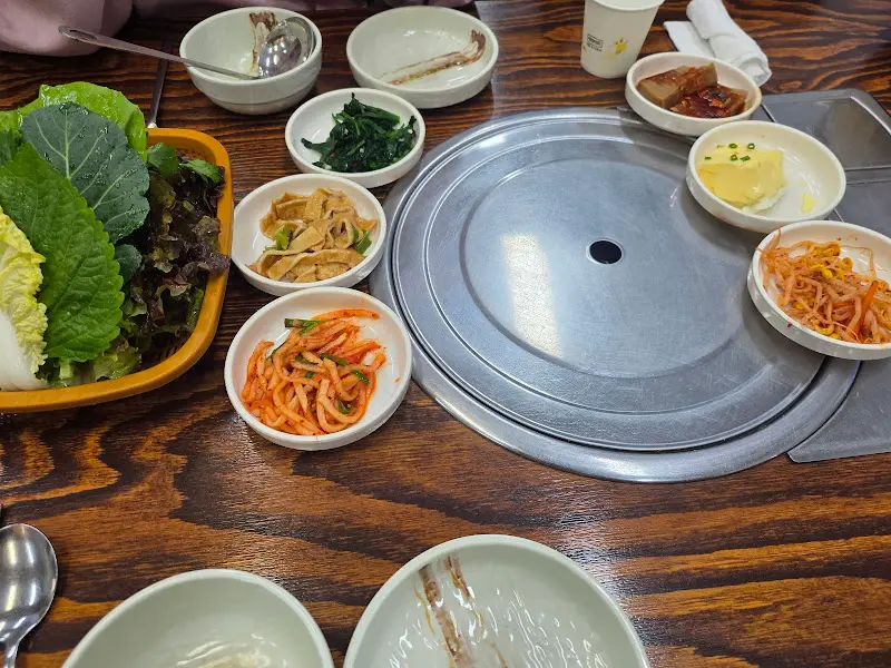 깔끔한 밑반찬 세팅