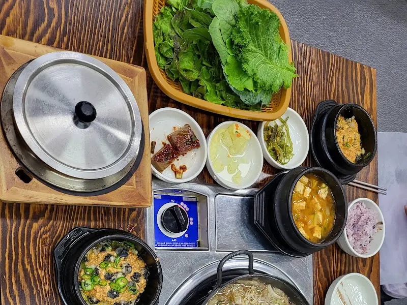 돌솥밥과 함께 즐기는 쌈밥