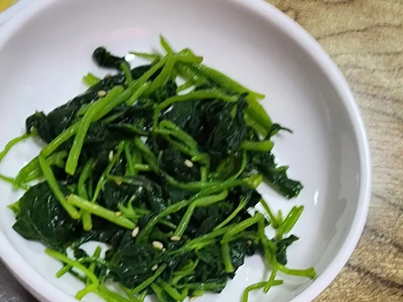 싱싱한 시금치나물