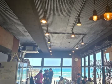 함덕해수욕장 바라보며 즐기는 솥밥, 제주 연옥에서 맛보는 고향의 맛