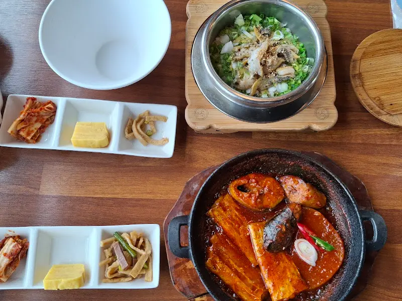 전복솥밥과 섞어조림 한상차림