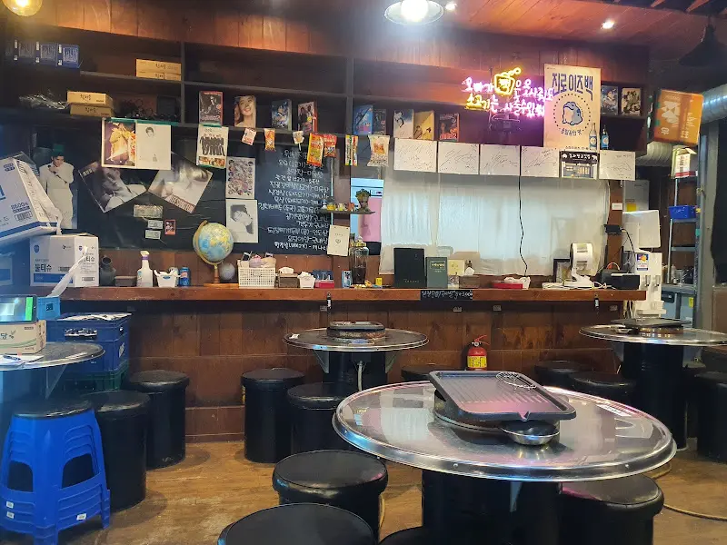 마포돼지집 내부 전경