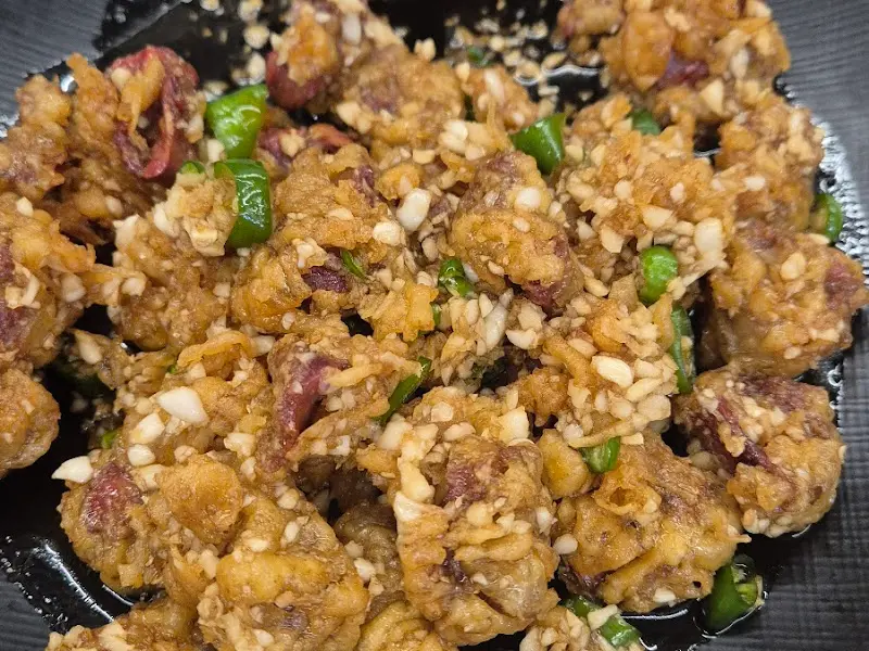 바삭하고 짭짤한 마늘 닭똥집