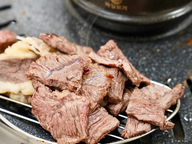 잘 구워진 등심