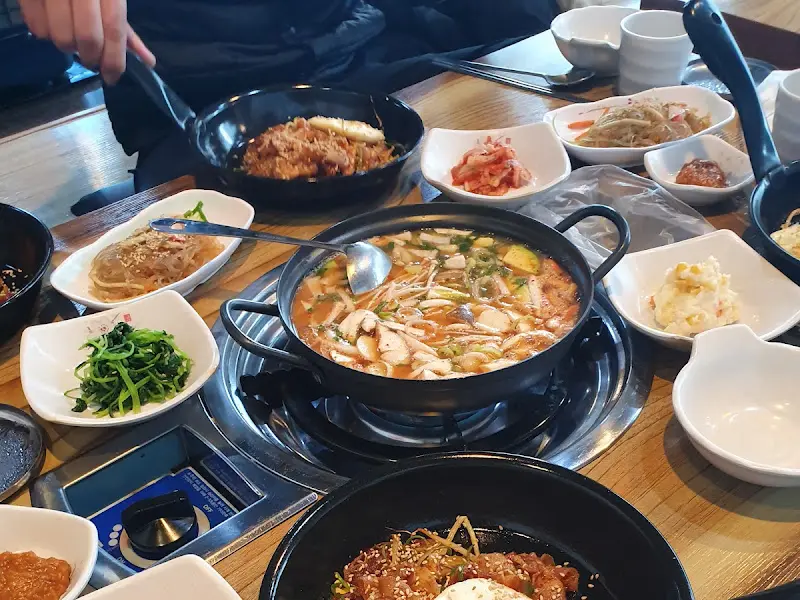 다양한 찌개 메뉴