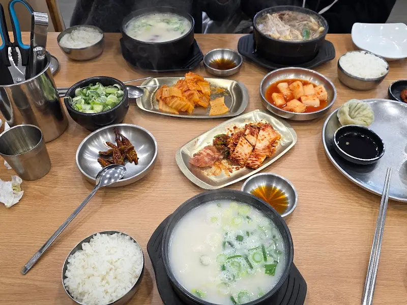 강촌설렁탕 한상차림