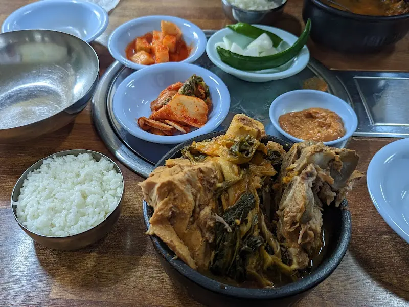 뼈해장국과 반찬