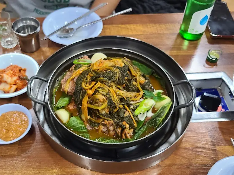 감자탕 테이블 세팅