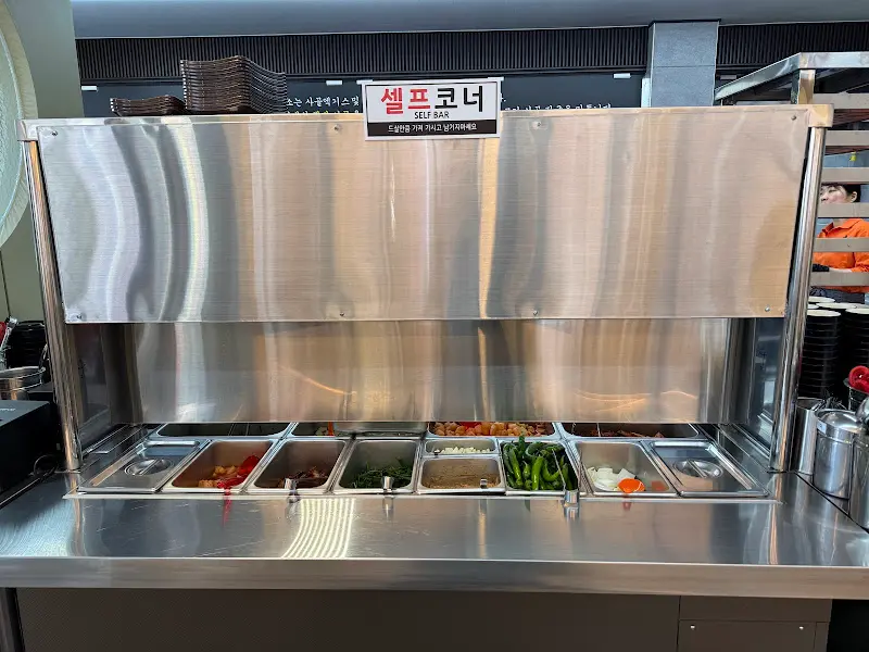 깔끔하게 정돈된 셀프 코너