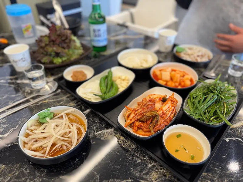 푸짐하게 차려진 한 상 차림