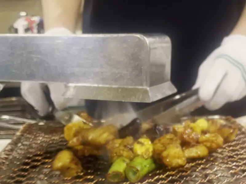 직원분이 직접 구워주는 모습