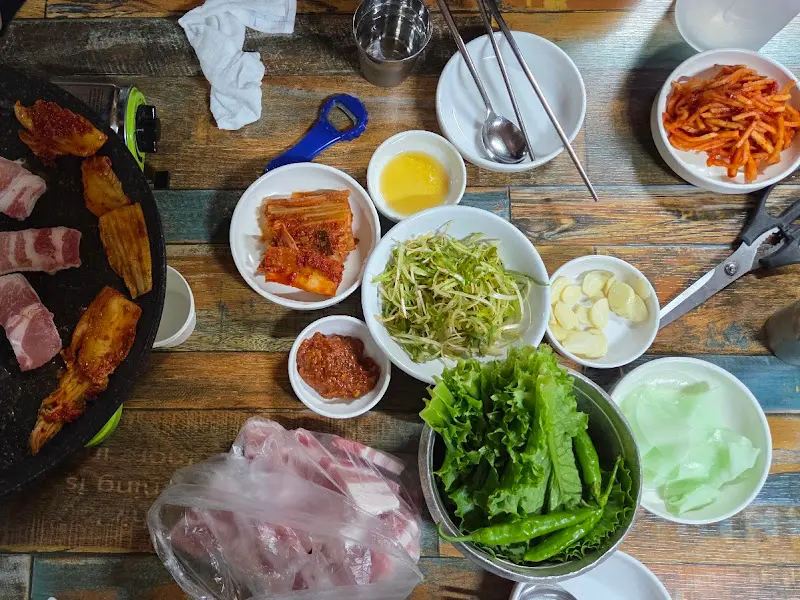 안동집 삼겹살 한 상 차림