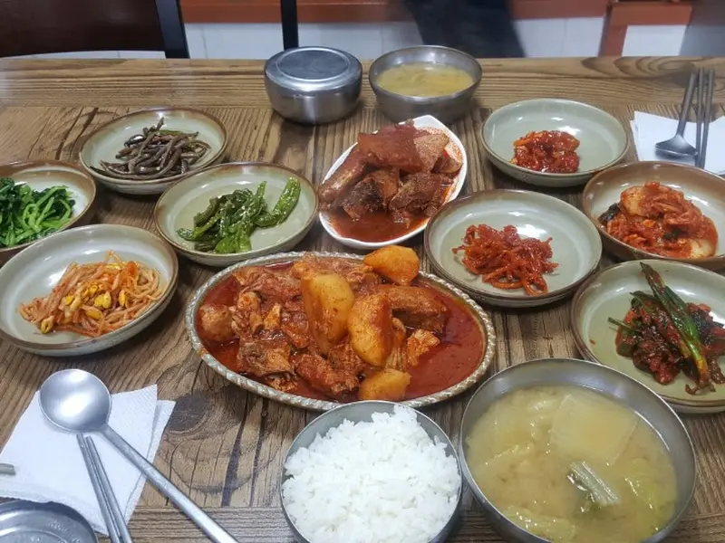 푸짐한 백반 한 상 차림