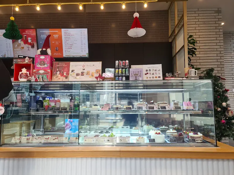 투썸플레이스 케이크 쇼케이스