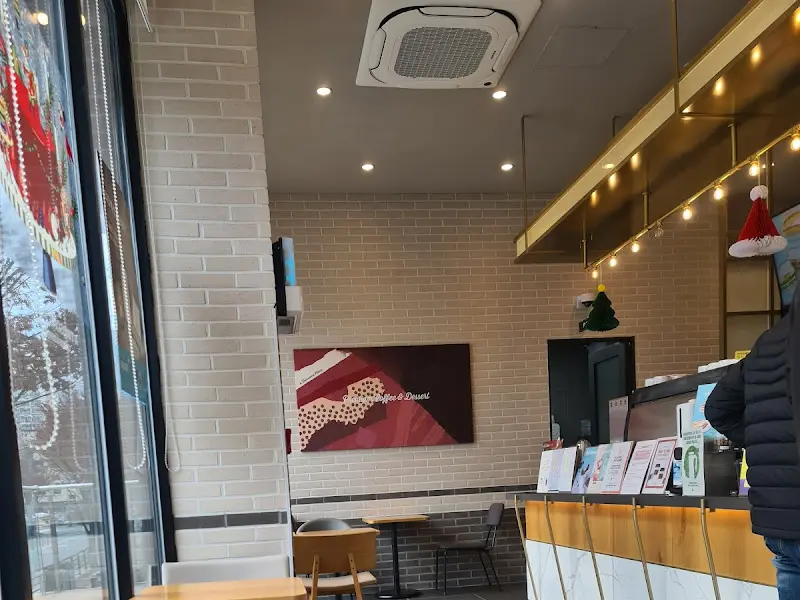 투썸플레이스 내부 인테리어