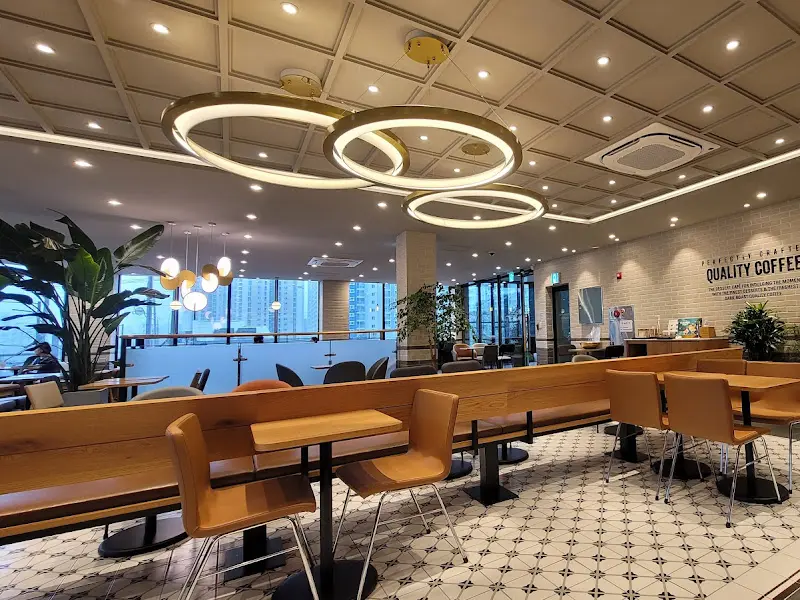 투썸플레이스 2층 내부