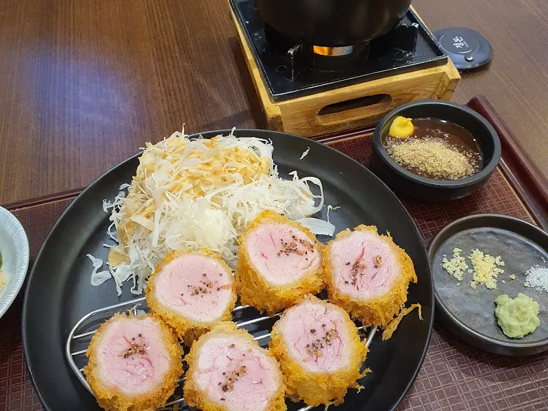 안심카츠와 곁들임 메뉴