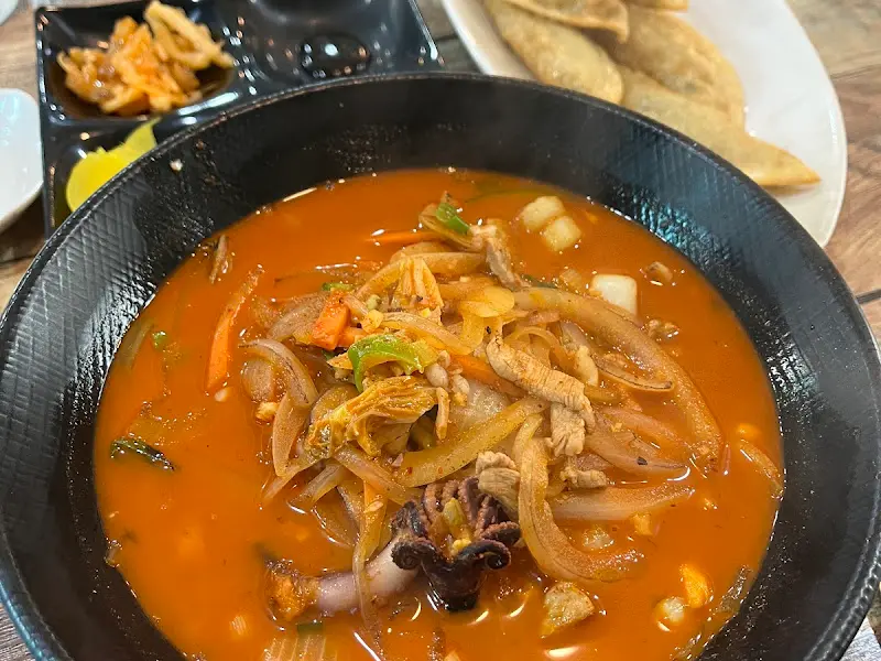 맛깔스러운 짬뽕 한 상