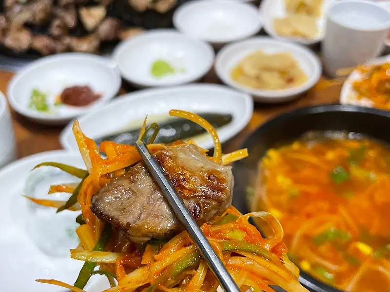 파채와 구운 고기