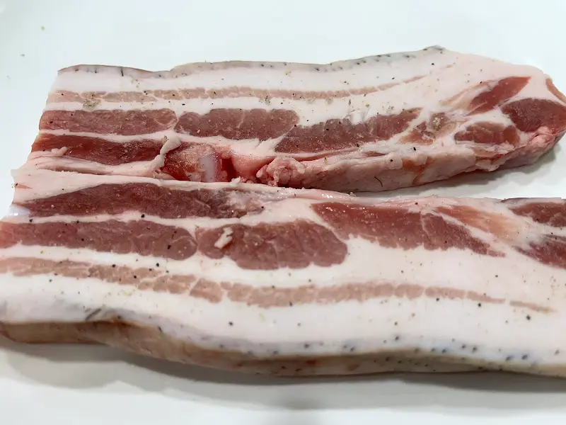 두툼한 흑돼지 오겹살