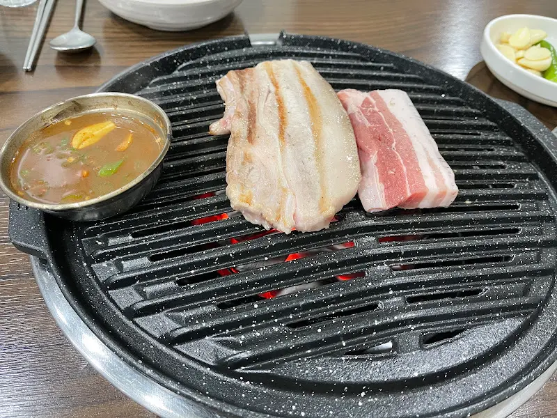 숯불 위에 올려진 오겹살