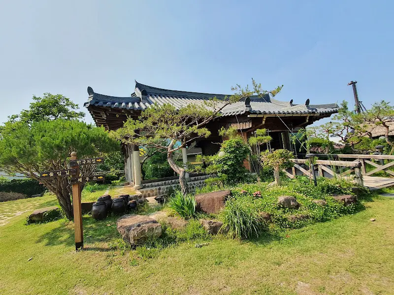 돌담길 한국의 집 정원