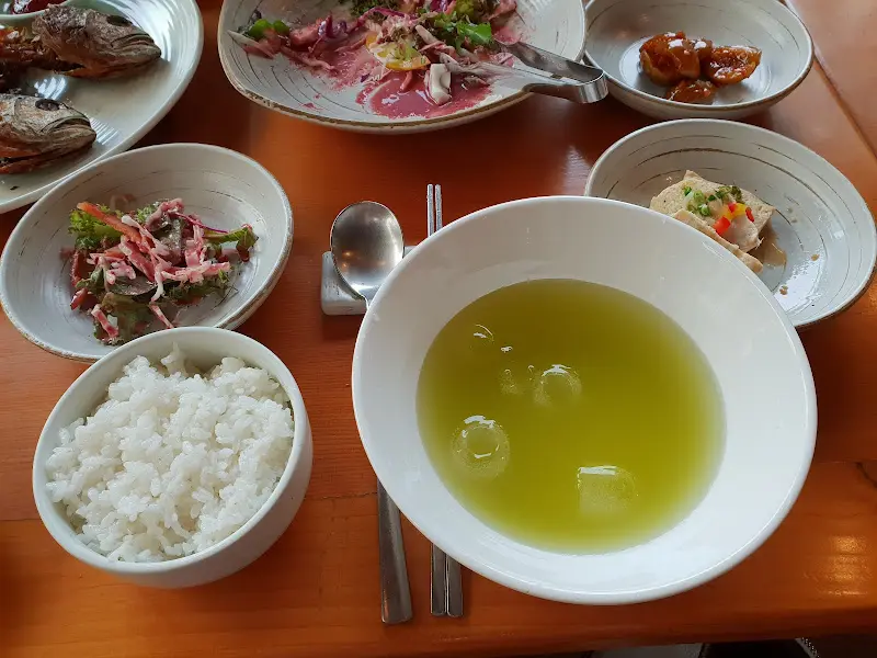 녹차물에 말아 먹는 밥과 보리굴비