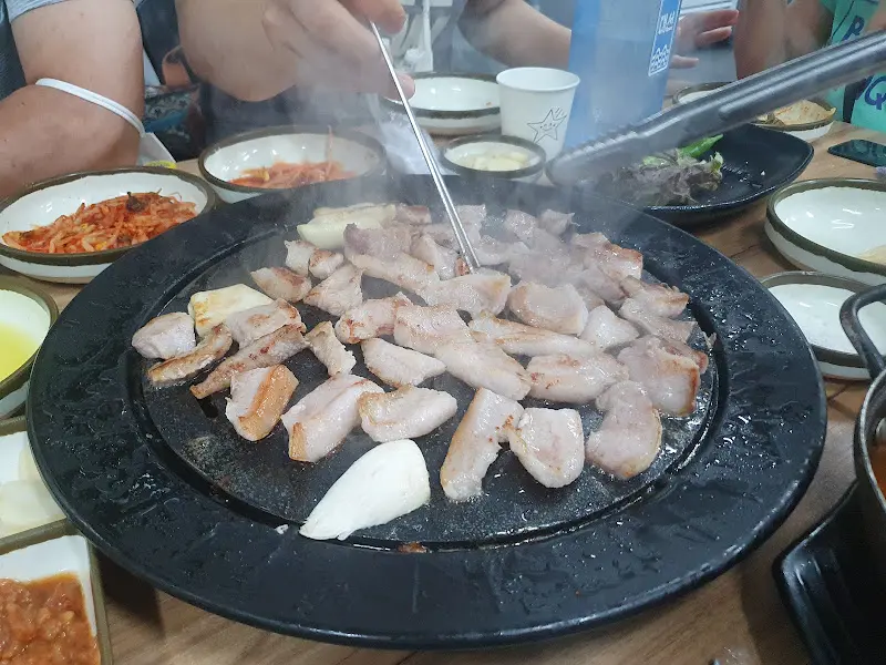 소금구이 굽는 모습