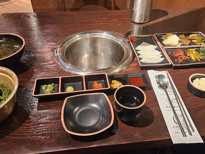 정갈하게 차려진 테이블 세팅