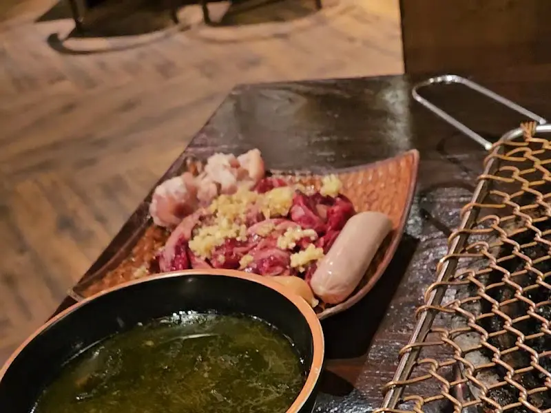 소고기 양념갈비와 닭고기