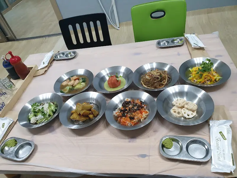 깔끔하게 차려진 한 상