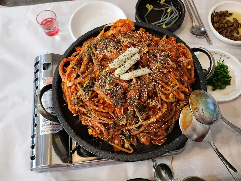 푸짐한 낙지볶음 한상차림