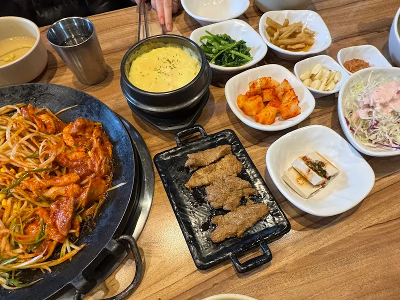 오리 두루치기와 밑반찬
