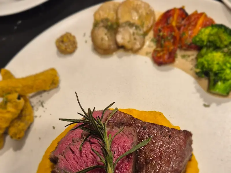 스테이크와 곁들여 먹는 가니쉬