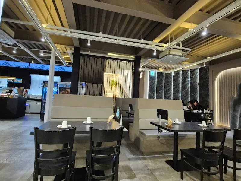 레스토랑 내부 좌석