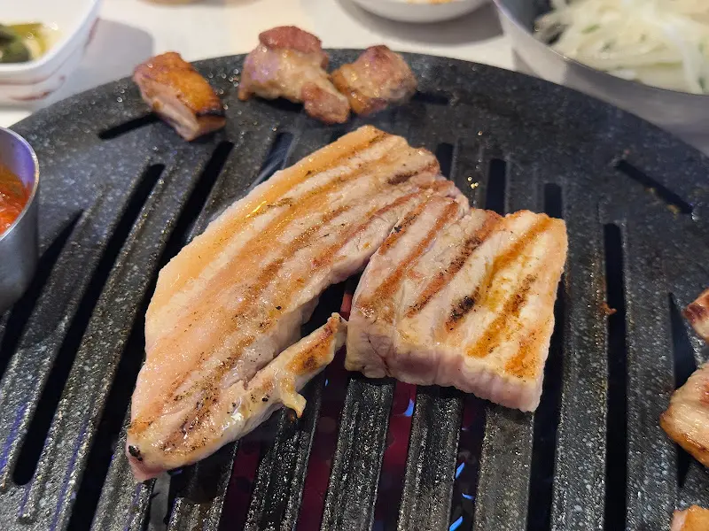 항정사이살 구워지는 모습