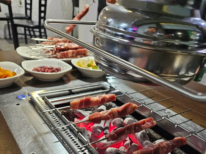 양꼬치와 함께 즐기는 다양한 밑반찬