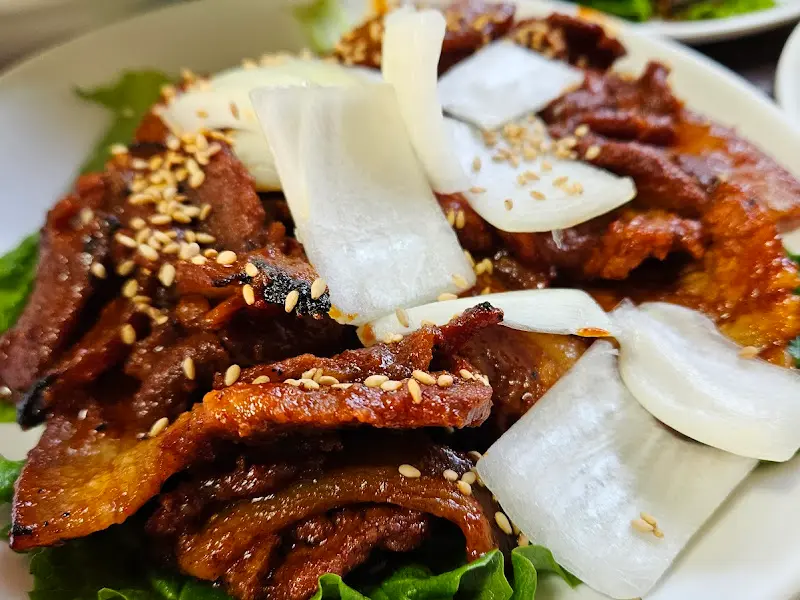 윤기가 흐르는 연탄불고기