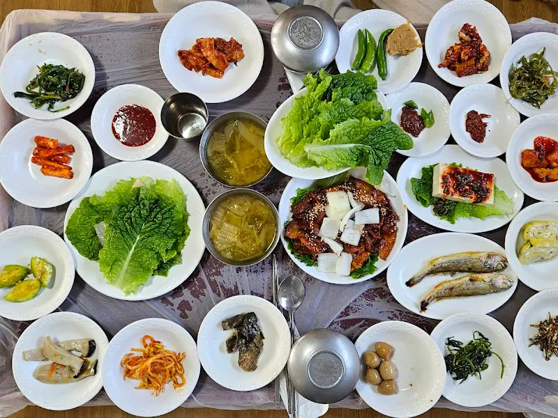 상다리 휘어지는 반찬들