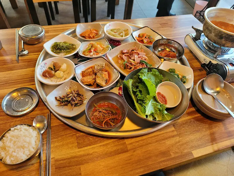 젓가락을 멈출 수 없는 맛!