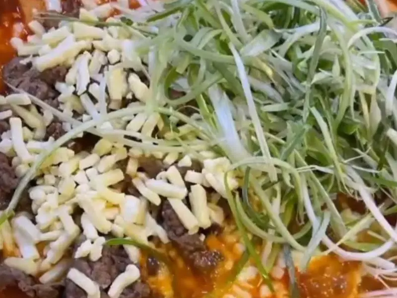 소고기 양지와 떡볶이의 환상적인 만남