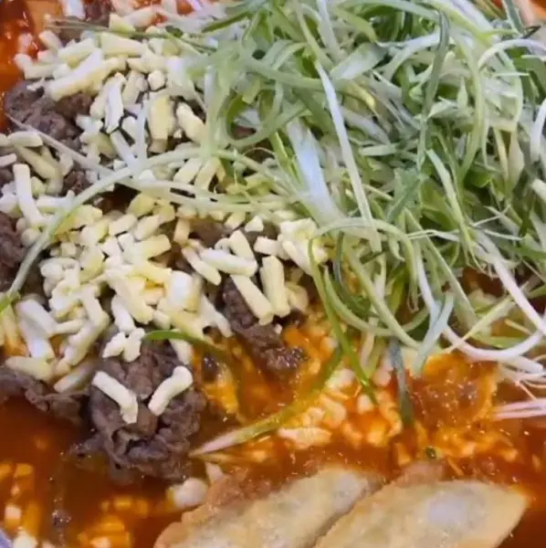 소고기 양지 떡볶이의 클로즈업