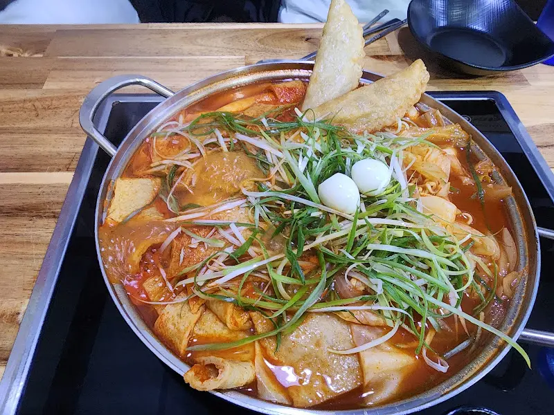 다시 봐도 먹음직스러운 떡볶이의 자태