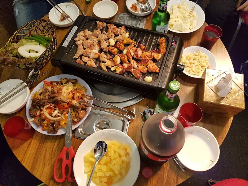 푸짐하게 차려진 한 상