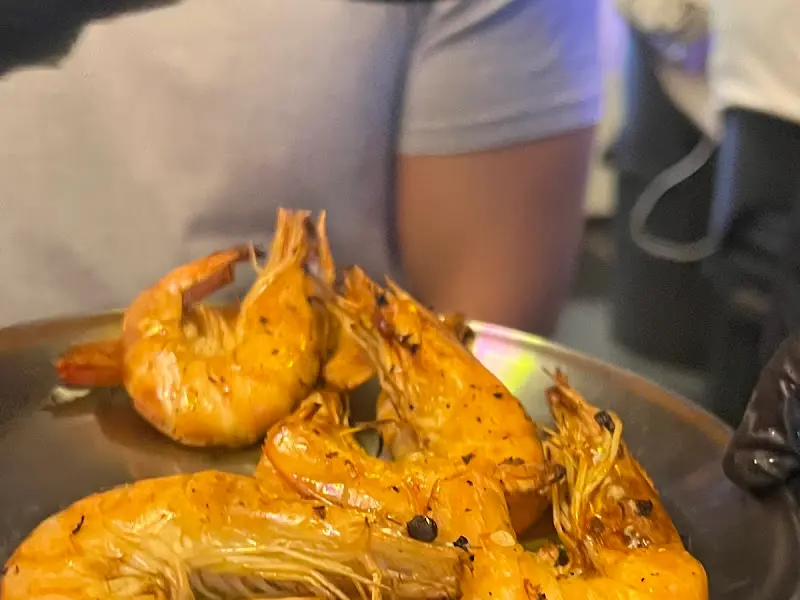 윤기가 흐르는 새우 구이